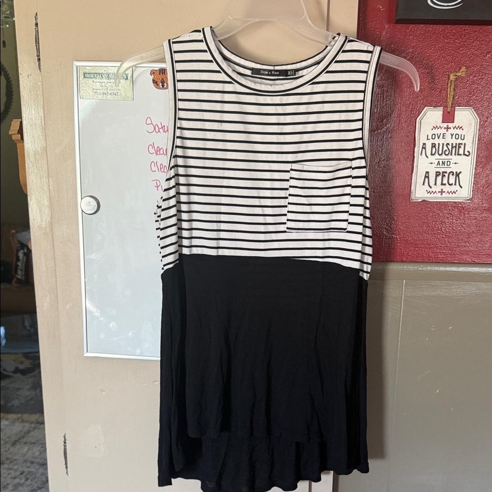 Doe & Rae Black and White Sleeveless Crew Neck Tank Top